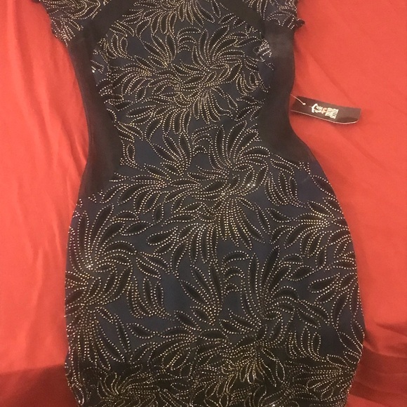 Dress - Picture 5 of 7